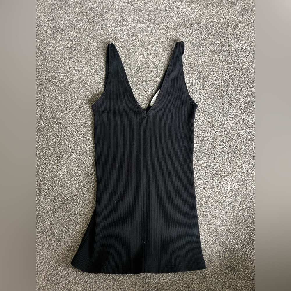 Express Women’s Deep V-Neck Tank in Black Size Extra Small